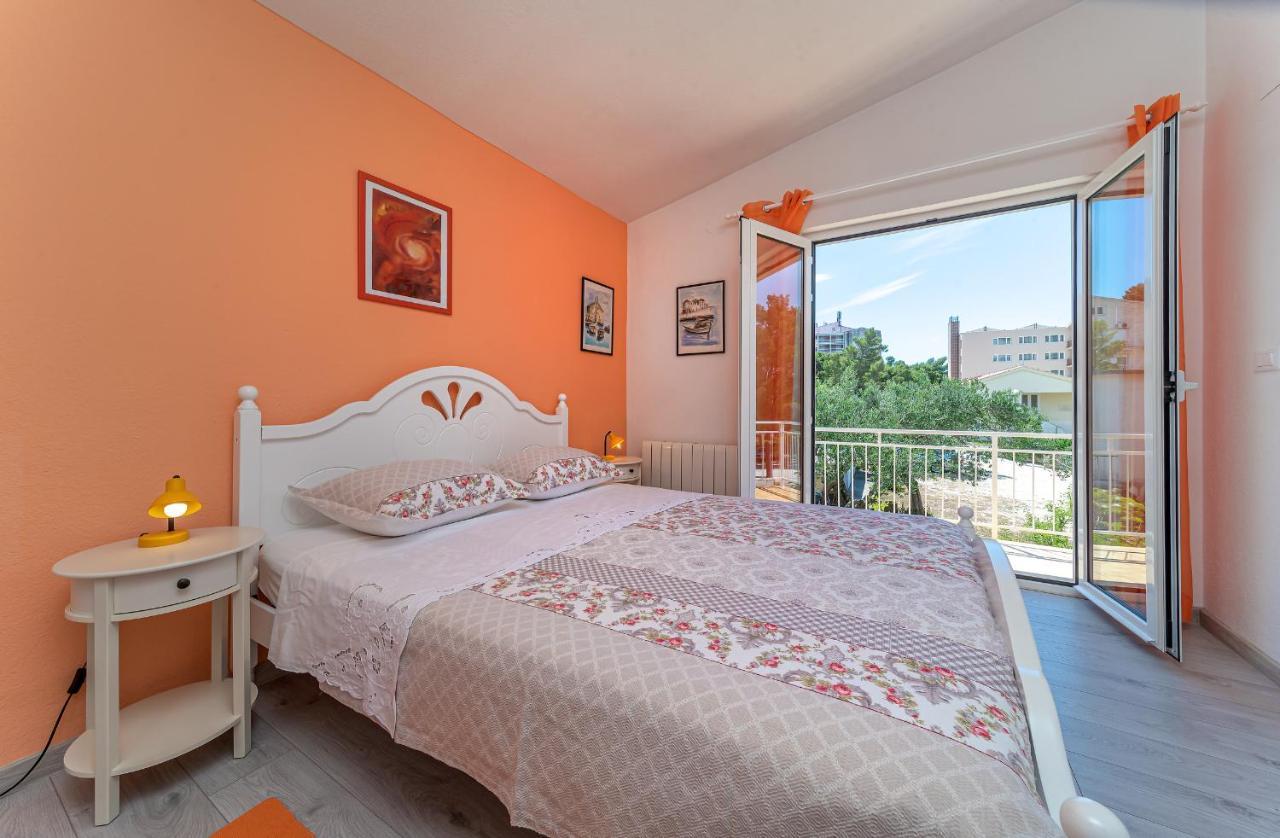 Apartments Villa Lilla Baska Voda Bagian luar foto