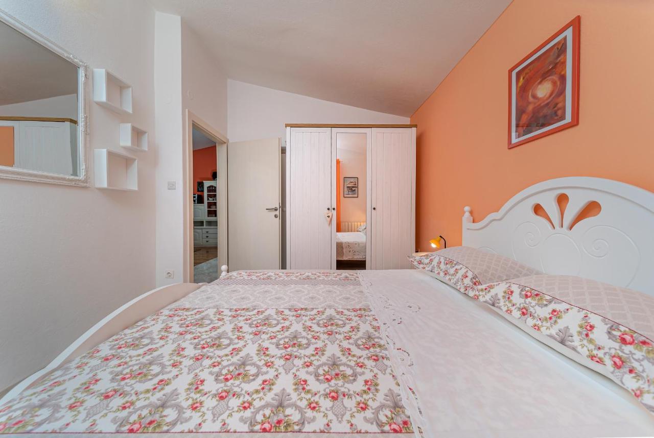 Apartments Villa Lilla Baska Voda Bagian luar foto