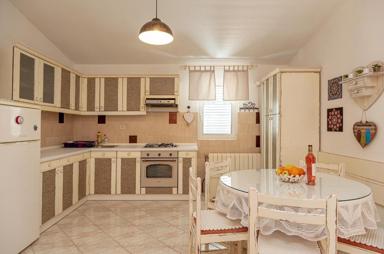 Apartments Villa Lilla Baska Voda Bagian luar foto