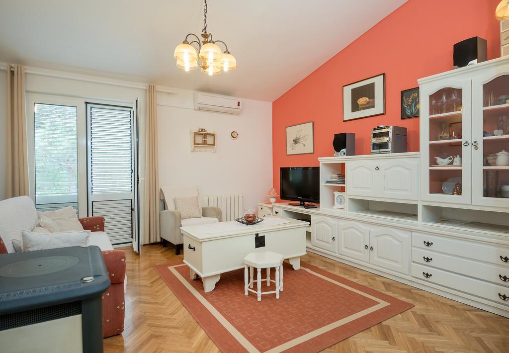 Apartments Villa Lilla Baska Voda Bagian luar foto