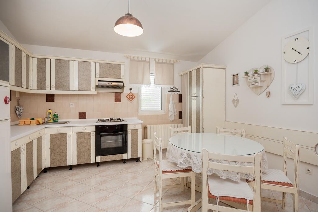 Apartments Villa Lilla Baska Voda Bagian luar foto