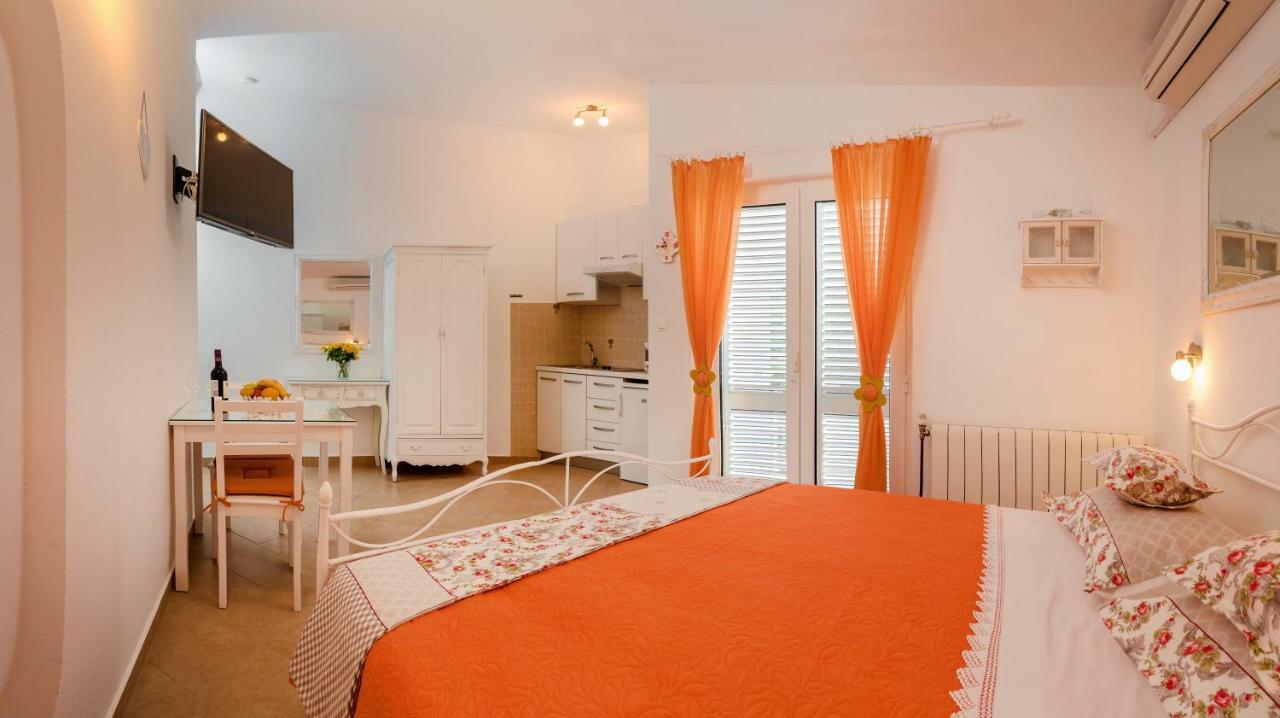 Apartments Villa Lilla Baska Voda Bagian luar foto