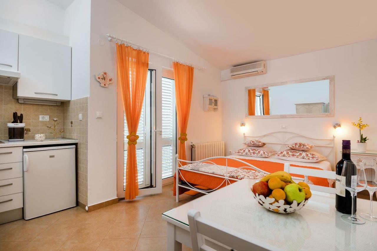 Apartments Villa Lilla Baska Voda Bagian luar foto